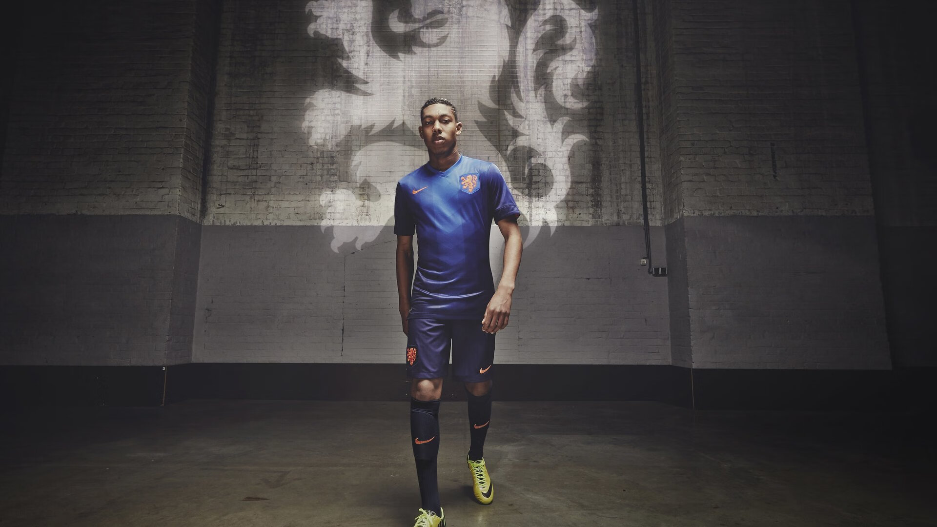 开云体育入口-冰火两重天！一夜见证两种奇迹，绿茵绝杀与孤胆逆袭